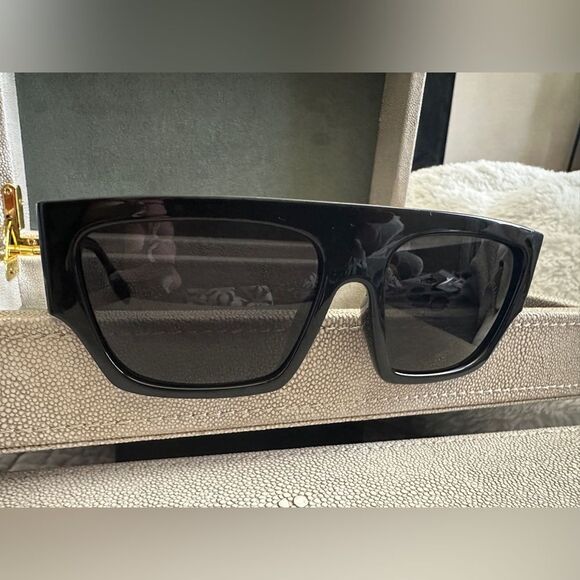 Burberry Men’s Black Rectangle Sunglasses - Made in Italy - Picture 11 of 17